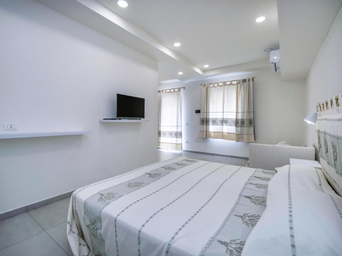 Aldo Moro Rooms Олбия Екстериор снимка